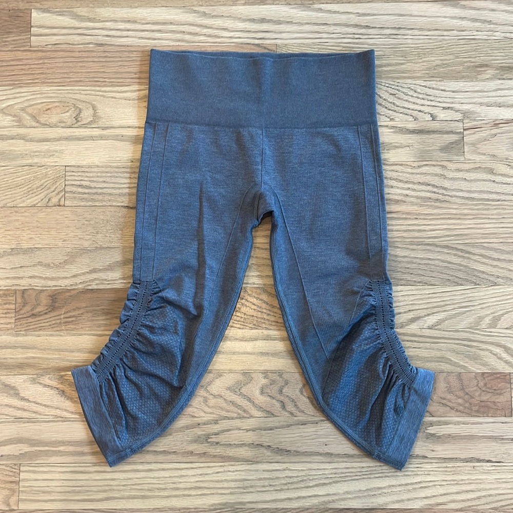 Lululemon Ebb and Flow crop leggings grey